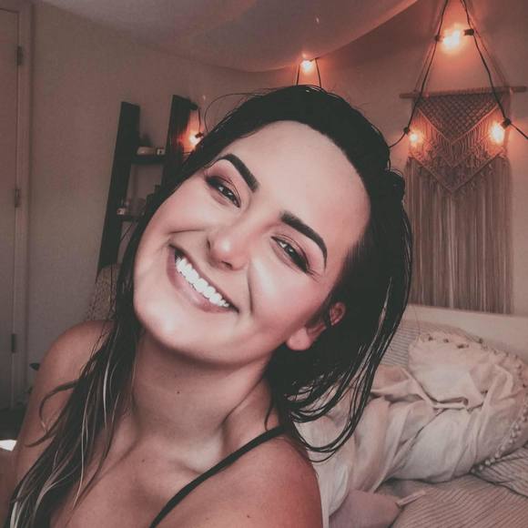 Meet your Posher, Nikkie - Picture 1 of 1